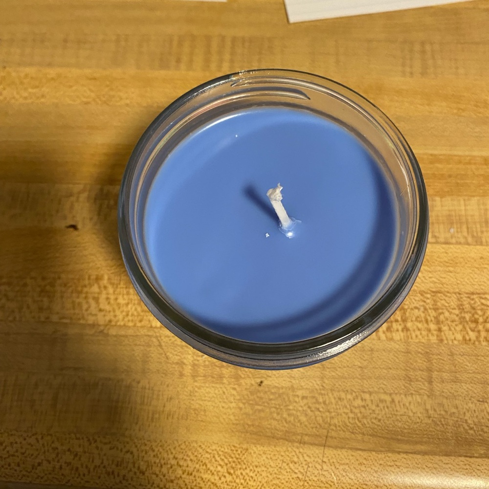 Handmade blueberry candle 8oz made with soywax - Picture 2 of 2